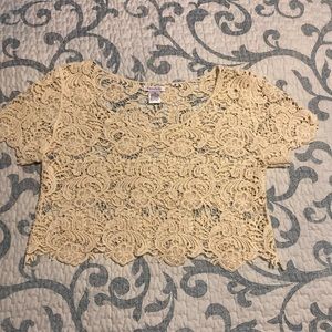 Pretty crochet like lace cream shirt size Medium